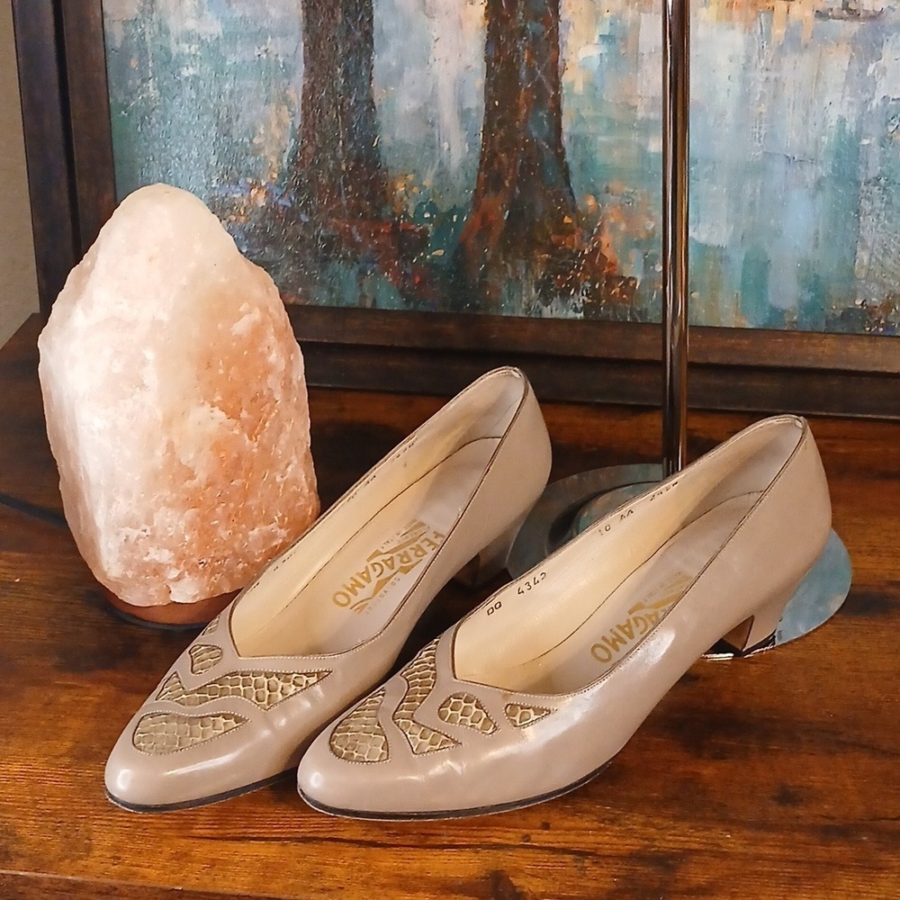 Salvatore Ferragamo Women's Beige Leather Shoes 10 AA Width - Picture 3 of 10